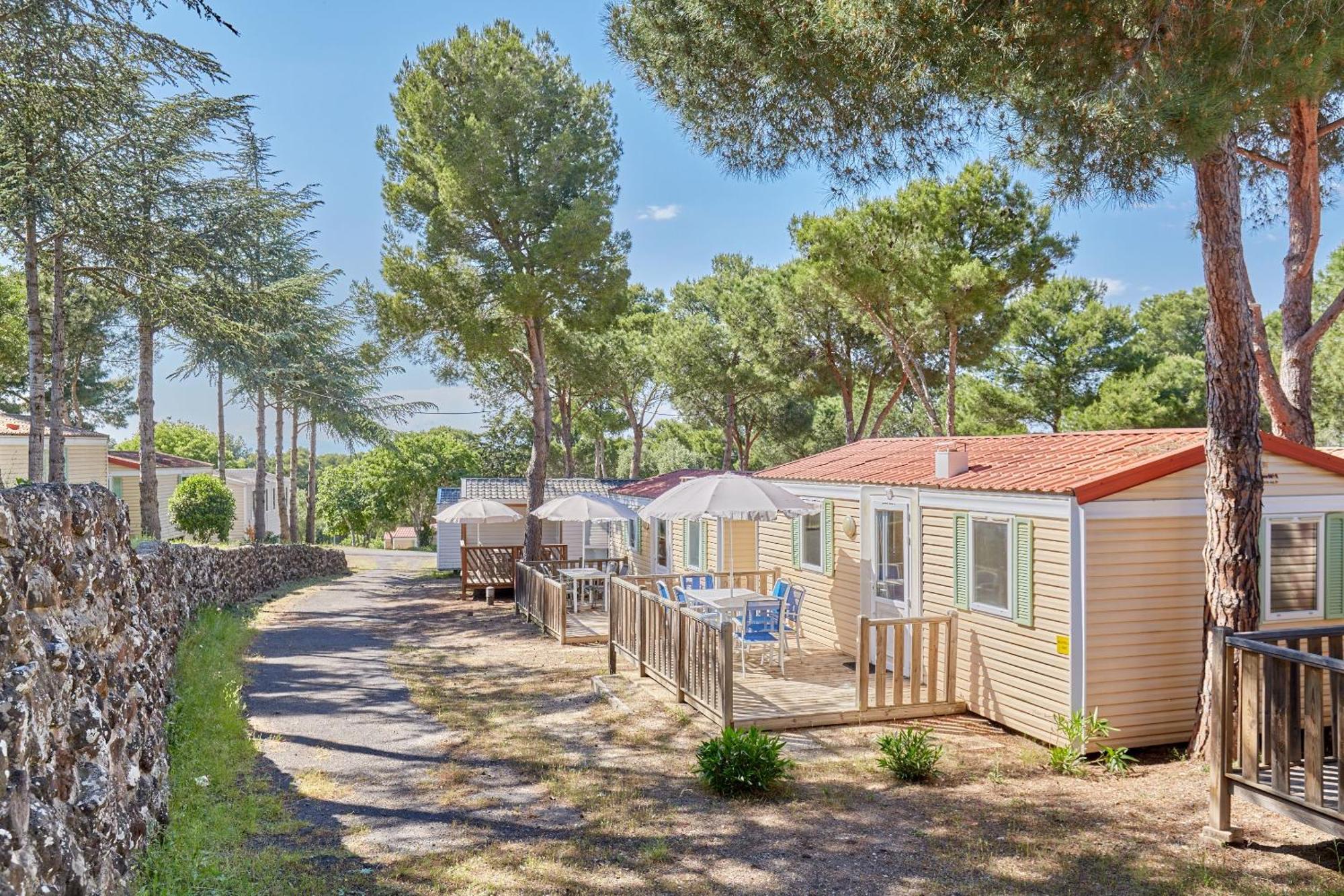 Domaine Residentiel De Plein Air Odalys La Pinede 아그 외부 사진