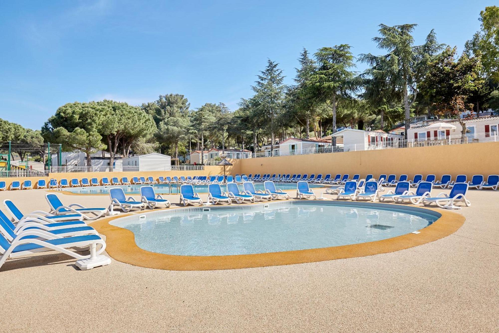 Domaine Residentiel De Plein Air Odalys La Pinede 아그 외부 사진